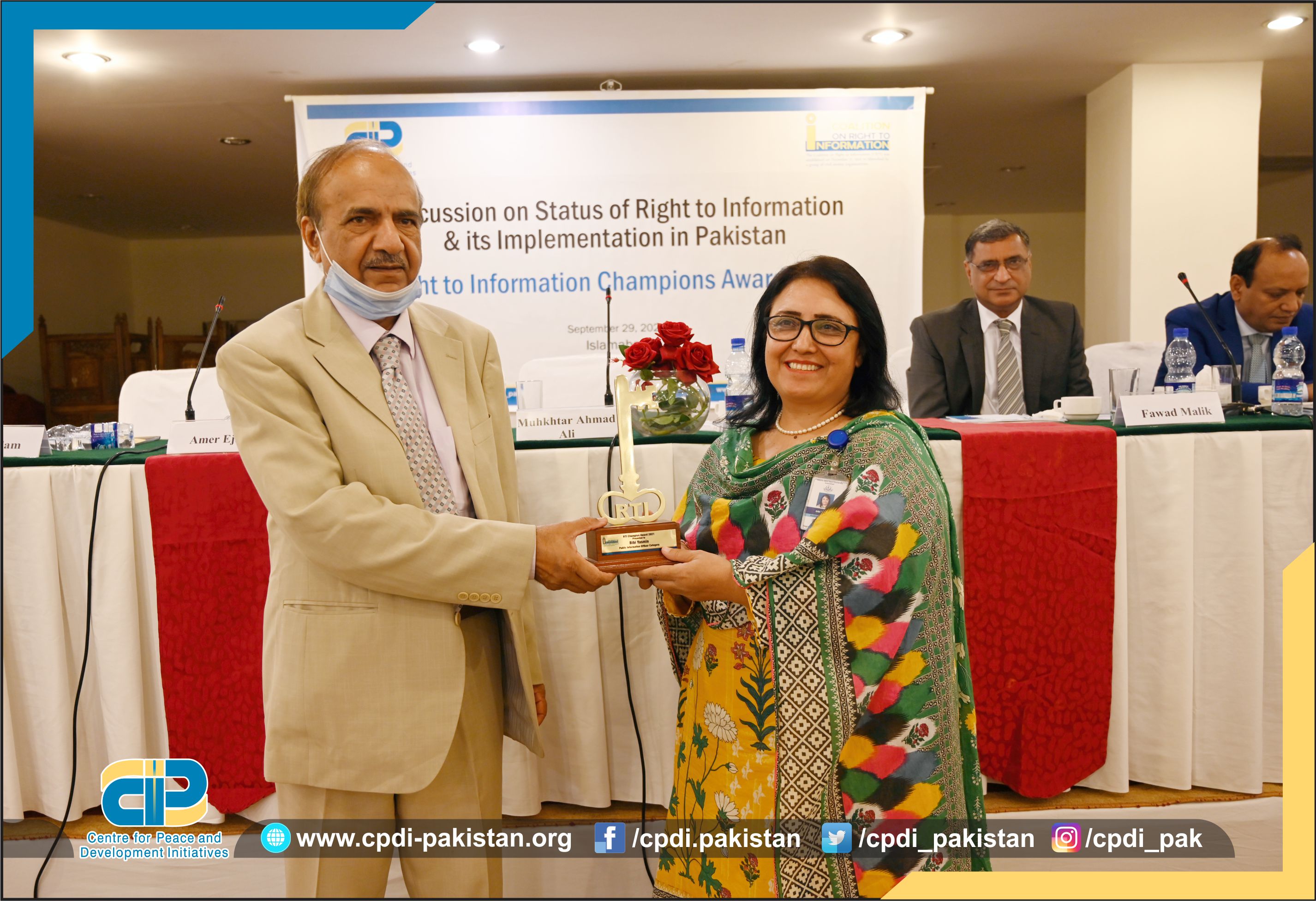 Ms. Bibi Yasmeen Additional Registrar, AIOU (RTI Award winner in PIOs category) receiving RTI Award from Muhammad Azam Chief Information Commissioner  Pakistan Information Commission