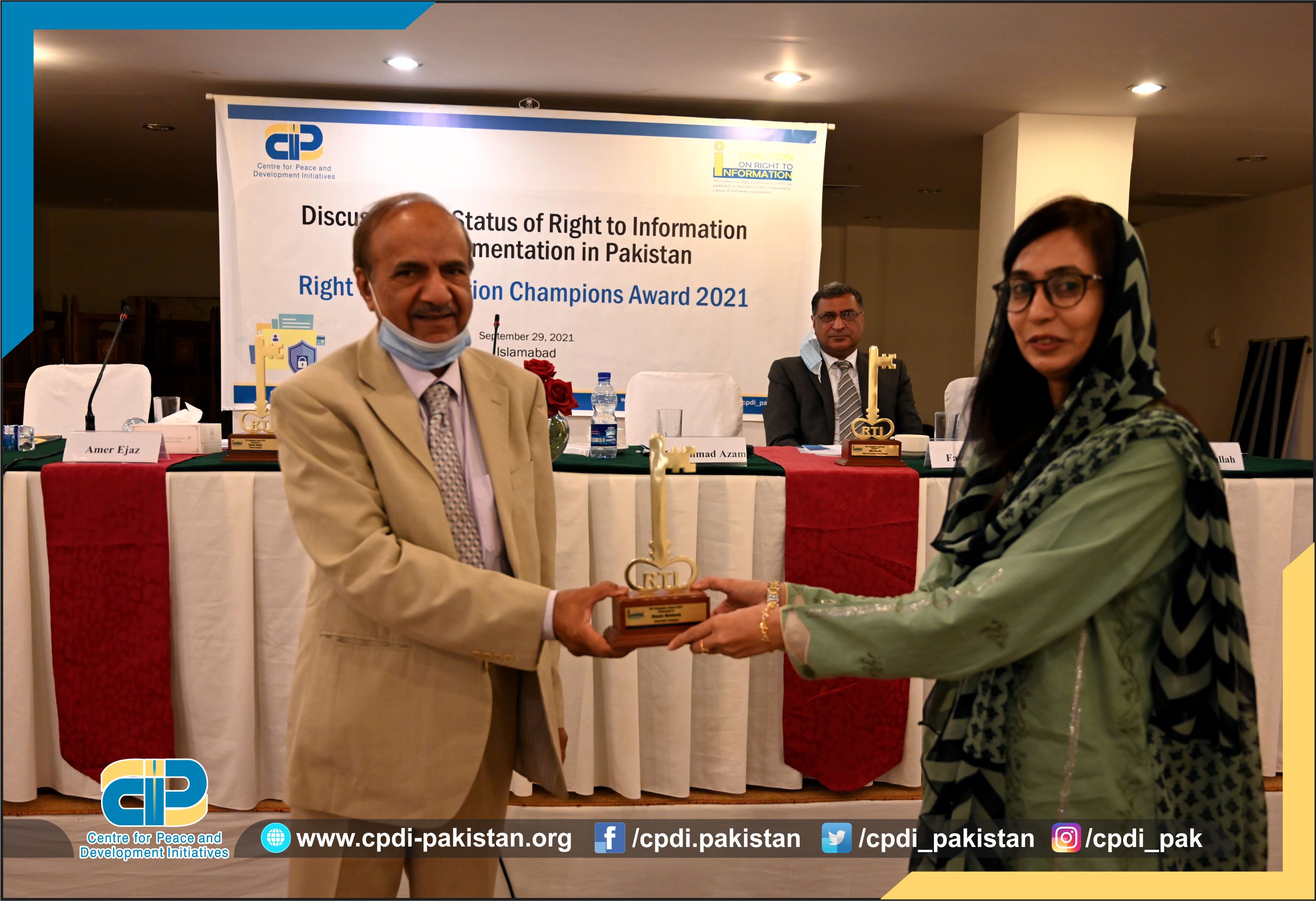Ms. Shazia Mehboob (RTI Award winner in journalist category) receiving RTI Award from Muhammad Azam Chief Information Commissioner Pakistan Information Commission